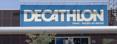 Decathlon cuenta con la chaqueta impermeable que te garantiza no mojarte en tus aventuras por la montaña 