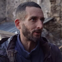 Bernat (40 años) vive en la montaña rodeado de bosques en plena naturaleza: “Siempre se puede empezar de nuevo” 