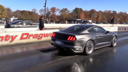 Ford Mustang EcoBoost contra V8, mejor no apuestes en este duelo