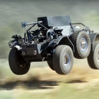 BJ Baldwin y su "The Ferret" V8 nos demuestran que no todos los vehículos militares son lentos