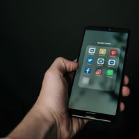 Qué tan presentes están las redes sociales en la vida de los colombianos: crece su uso y su impacto en algunos sectores 