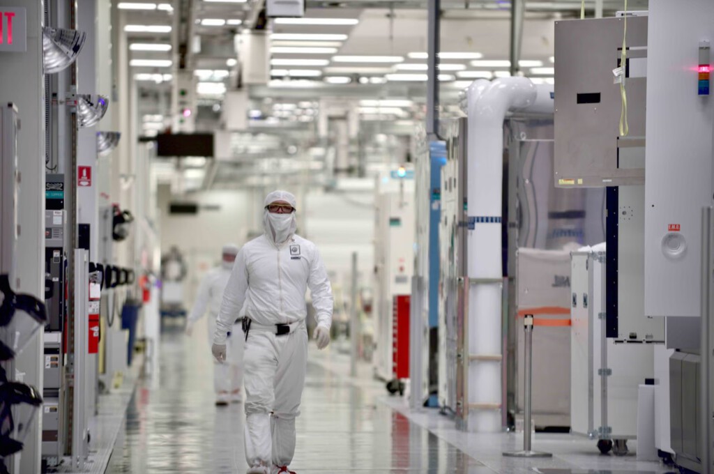 Intel va a encajar uno de los golpes más duros de su historia. Uno dirigido directamente a sus fábricas de chips