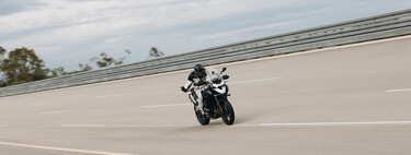 Iván Cervantes bate el Récord Guinness a la mayor distancia recorrida en moto en un día sobre una Triumph Tiger