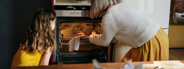 Por qué tu horno huele a quemado en cuanto lo enciendes: a menudo se debe a una de estas dos malas costumbres