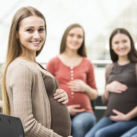 Asistir a clases prenatales en grupo ayudaría a reducir el riesgo de parto prematuro o bajo peso en el bebé al nacer