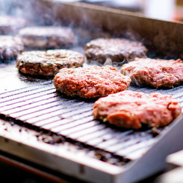 El error más común que se comete al cocinar hamburguesas a la barbacoa hace que queden secas. Hasta ahora 