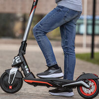 Aprilia ha sacado un modelo eléctrico, pero no, no es la moto eléctrica que esperábamos sino un patinete por 660 euros