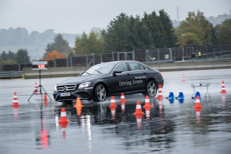 Así es un curso de conducción de Mercedes-Benz y Bridgestone en Sachsenring