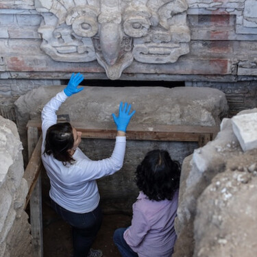 Un influencer reveló una tumba en Oaxaca y destapó algo más grande: el negocio del saqueo en México 