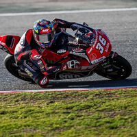 Ángel Piqueras bate a José Antonio Rueda en Montmeló para sentenciar el mundial de Moto3 de KTM 