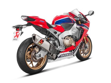 Erotismo en titanio y acero. Los Akrapovič para Honda CBR1000RR Fireblade son espectáculo de carreras
