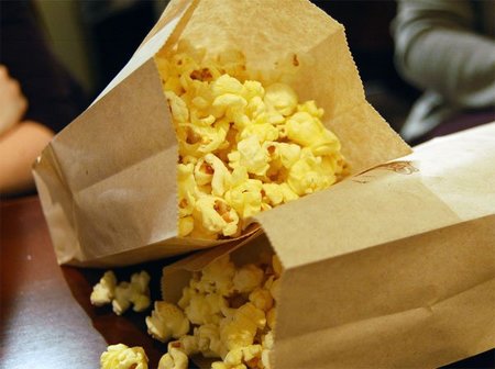 Un ingrediente de las palomitas con sabor a mantequilla podría causar alzhéimer
