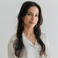 Isabel Viña, médico, sobre los vasitos de arroz que se calientan al microondas: "el arroz es una buena fuente de carbohidratos almidonados tanto más interesante a nivel metabólico pero ya sabéis que yo por lo general..." 
