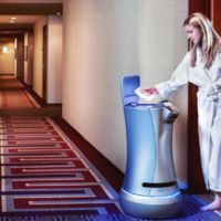 El futuro del servicio de habitaciones de los hoteles: comida servida por robots