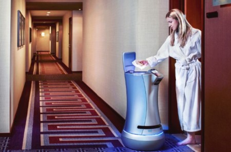 El futuro del servicio de habitaciones de los hoteles: comida servida por robots