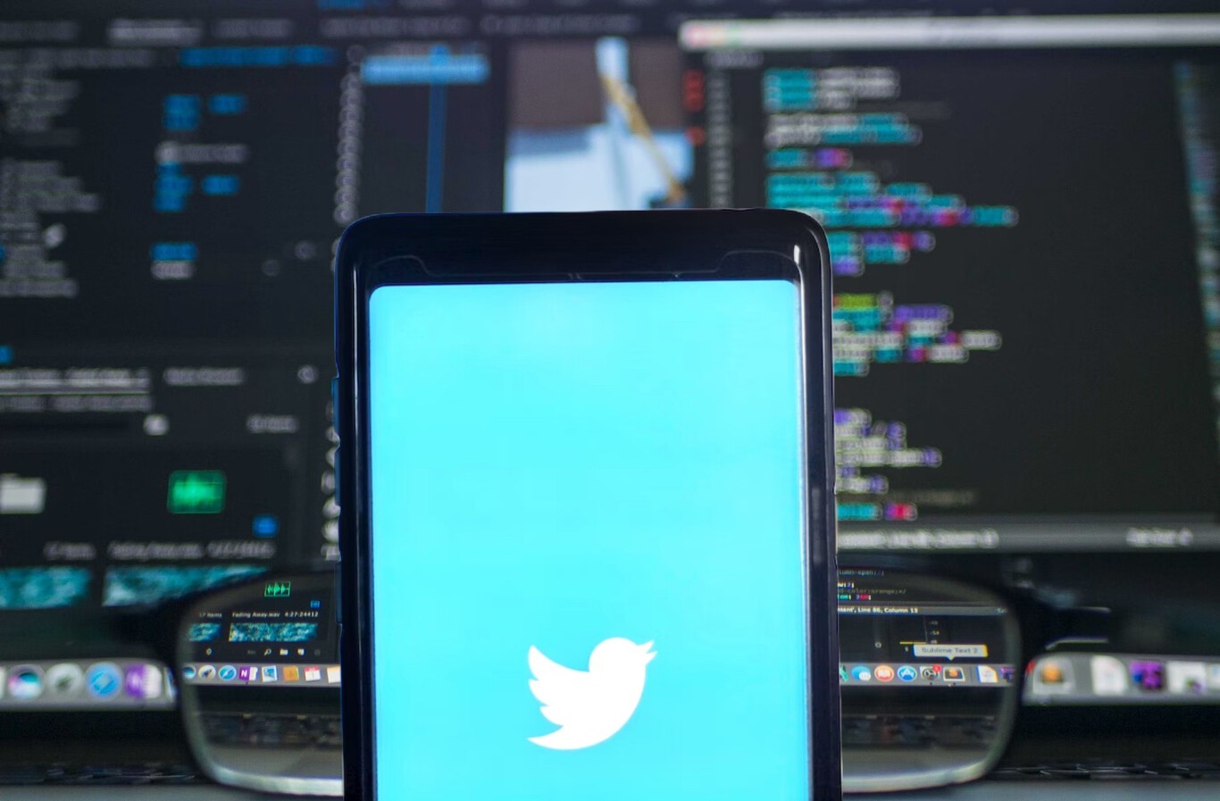 Un hacker dice tener los mails y teléfonos de 5,4 millones de usuarios de  Twitter. Los ha publicado en un foro