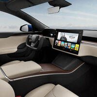 Deslizando un pequeño icono en la pantalla: así se cambia de marchas (por ahora) en el nuevo Tesla Model S