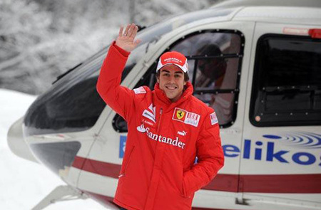 Alonso se viste por primera vez de Ferrari