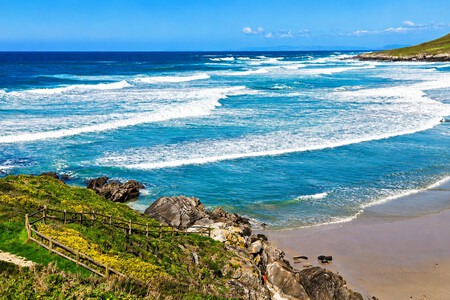 Viajes Escapadas Turismo Espana Playas Septiembre Galicia Pueblo Rural Mario Casas