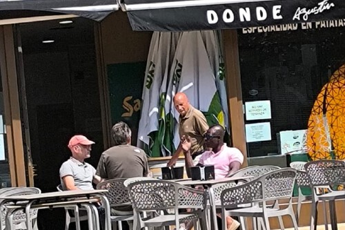 Hace tiempo las fake news no sé creaban con una imagen de la IA, sólo hacía falta alguien sentado en un bar de Burgos