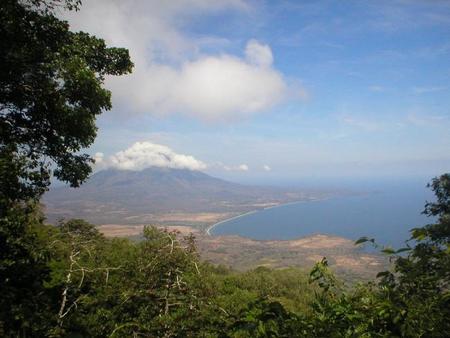 Ascensión al volcán Maderas en la isla de Ometepe, Nicaragua.