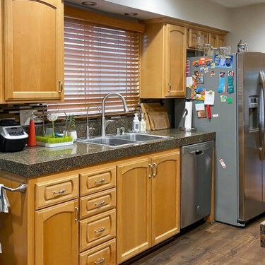 De cocina fea y viejuna a cocina bonita y sofisticada: se reformó por menos de 10.000 euros