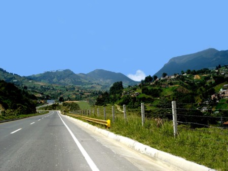 Diez riesgos al conducir en carretera