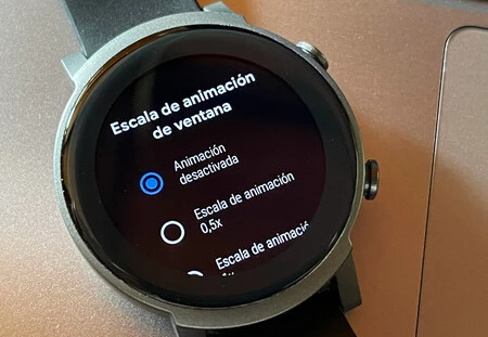 El smartwatch Wear OS con brutal autonomía y doble pantalla está  rebajadísimo con este cupón