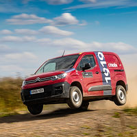 La Citroën Berlingo se calza las botas de rally para ser pilotada por Esapekka Lappi en este vídeo