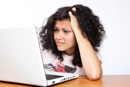 Las 7 cosas más usuales que tu familia te pide arreglar en el PC (y cómo hacerlo)