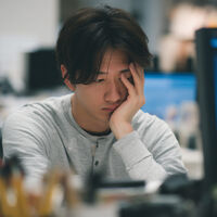 Ante su escasez de talento, Japón tomó una medida insólita: hacer que sus adictos al trabajo trabajasen menos