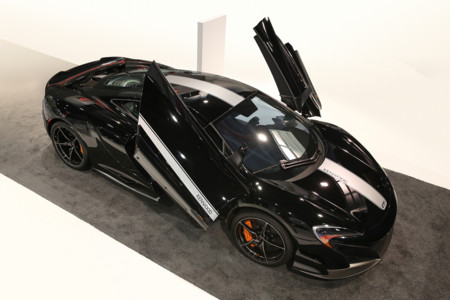 Este es el McLaren 675LT JVCKenwood que celebra en el CES los 25 años de colaboración entre las dos marcas