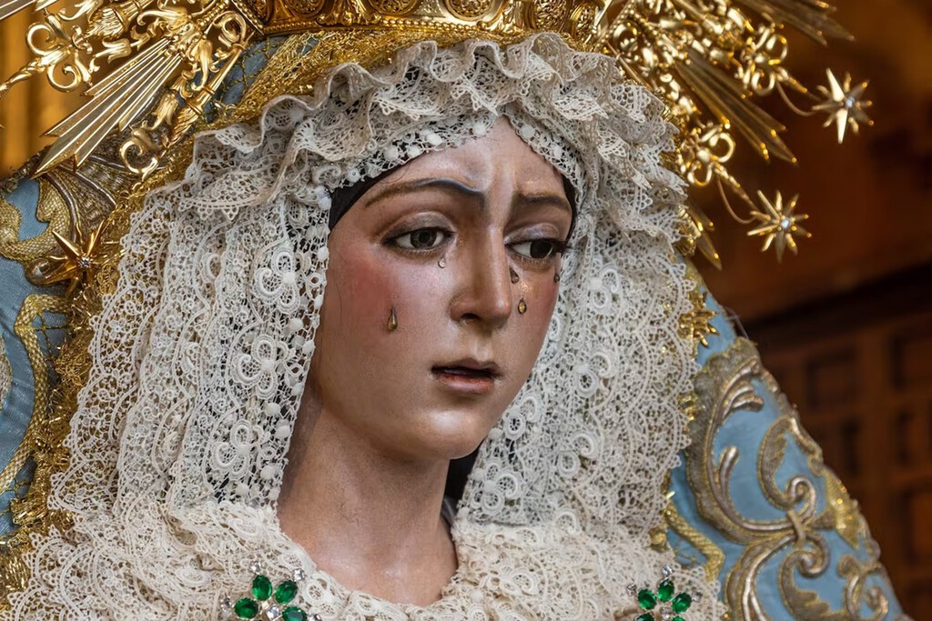 La yasificación ha llegado a la iglesia católica española y lo sucedido con la Macarena de Sevilla es solo un aviso de lo que está por venir