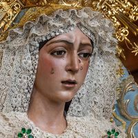Lo de la Macarena de Sevilla no es una restauración: se llama yasificación. Por qué molesta tanto el glow up de la Virgen