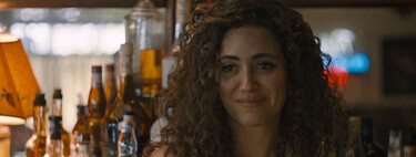 "Tiene sentido". Emmy Rossum justifica ser la madre de Tom Holland en 'The Crowded Room', su nueva serie para Apple TV+