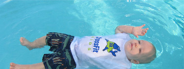 ¿Qué es el auto-rescate acuático? Bebés que aprenden a flotar con pocos meses