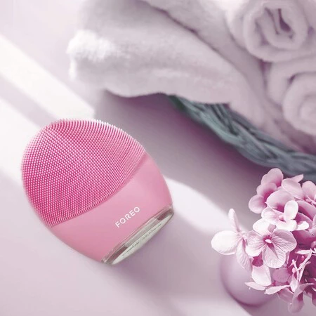 El dispositivo de limpieza facial con app incluida de Foreo está rebajadísimo en el Black Friday de Amazon