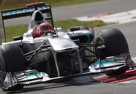 ¿Tiene Mercedes GP un F-Duct en el alerón delantero?