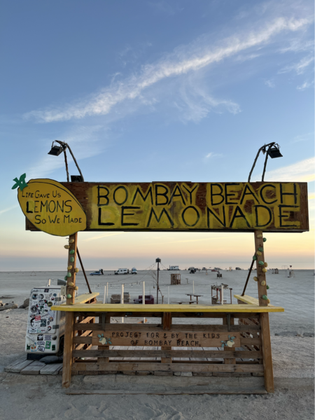 Estande de limonada em Bombay Beach