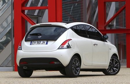 Lancia-Ypsilon-2011-27