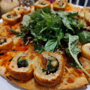 Dónde conseguir la pizzushi en CDMX: una delicia que mezcla pizza y sushi con toques mexicanos en un mismo bocado 