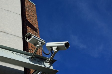¿Quieres conocer qué empresa de vigilancia trata con tu gobierno? Esta base de datos te lo dice