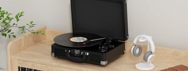 El regalo perfecto para los melómanos es este tocadiscos Bluetooth por 35 euros 