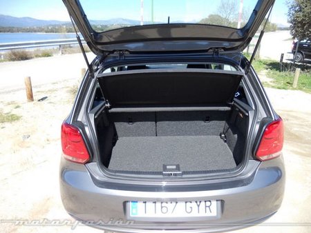 Volkswagen Polo interior 8