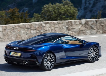McLaren está cocinando un híbrido más poderoso que el Lamborghini Aventador
