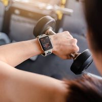 Não é alergia a metal: se o seu Apple Watch irrita a pele, o culpado é um detalhe na pulseira que quase ninguém nota 