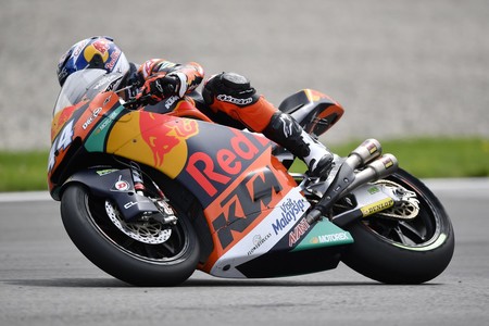 Pese al lío de Dirección de Carrera, Miguel Oliveira se lleva la pole de Moto2
