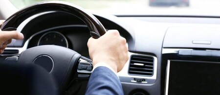 Así es la nueva ley que trae multas más duras para Uber y Cabify: recoger un cliente que no ha precontratado será infracción muy grave