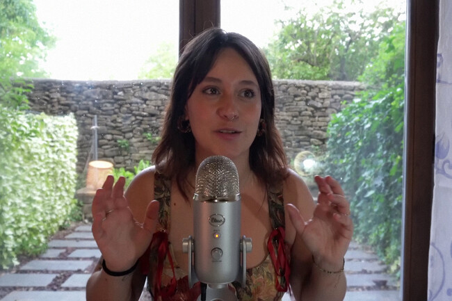 Sandra, de 28 años, dejó Madrid por un pueblo de 100 habitantes y ahora decide volver a una ciudad: "No me da para mantener un alquiler yo sola"