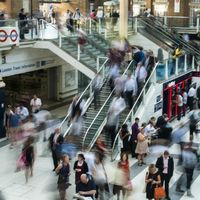 El Gobierno británico ofrecerá hasta 3.000 libras a los que sustituyan el coche por otros medios de transporte